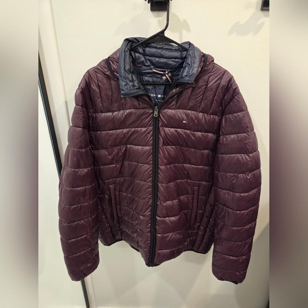 Tommy Hilfiger Men's XL Burgundy And Navy Blue Puffer Jacket Packable Double Zip